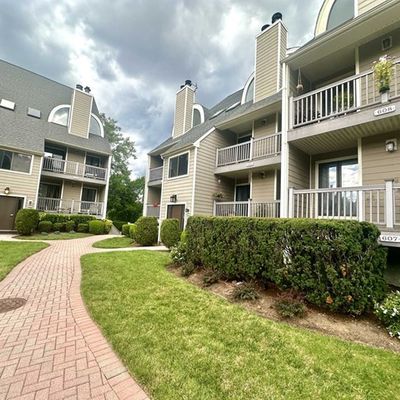 609 River Renaissance, East Rutherford, NJ 07073