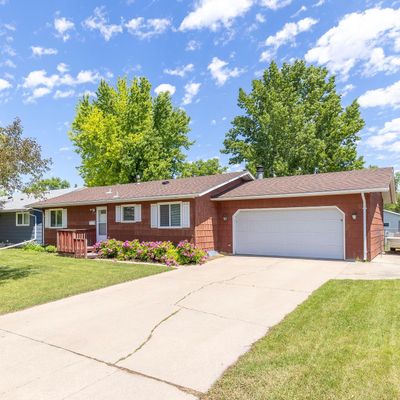 610 Appletree Ln, Moorhead, MN 56560