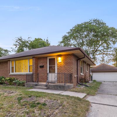 5330 N Navajo Ave, Milwaukee, WI 53217