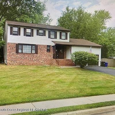 55 River Dr, Marlboro, NJ 07746