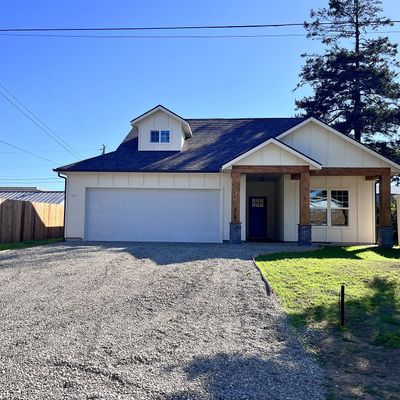 557 11th St, Port Orford, OR 97465