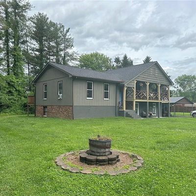 560 E Jackson Road, Mount Airy, NC 27030