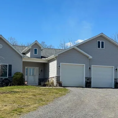 560 W H Troup Road, Lewisburg, PA 17837