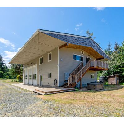 56227 Wisteria Dr, Bandon, OR 97411