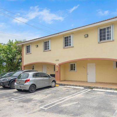 6753 Nw 182nd St, Hialeah, FL 33015