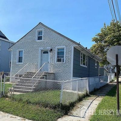 687 Johnstone St, Perth Amboy, NJ 08861