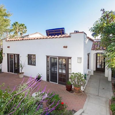 6884 Alta Loma Ter, Los Angeles, CA 90068