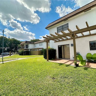 6892 Nw 169th St, Hialeah, FL 33015