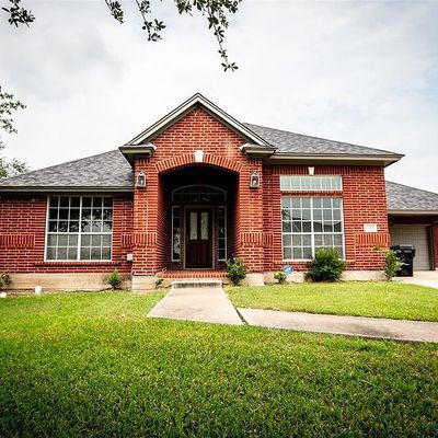 6908 Westgate St, Wallis, TX 77485