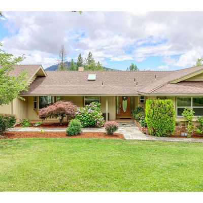 695 Meadow Lark Dr, Grants Pass, OR 97526