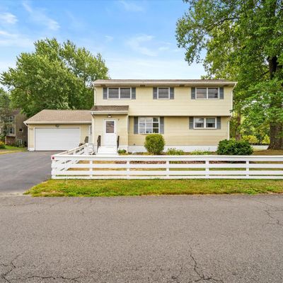 7 Burke Rd, Robbinsville, NJ 08691