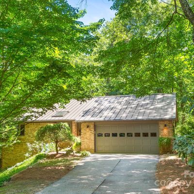 7 Hunters Ridge Dr, Asheville, NC 28803