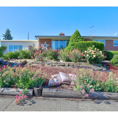 704 E 17th Pl, The Dalles, OR 97058