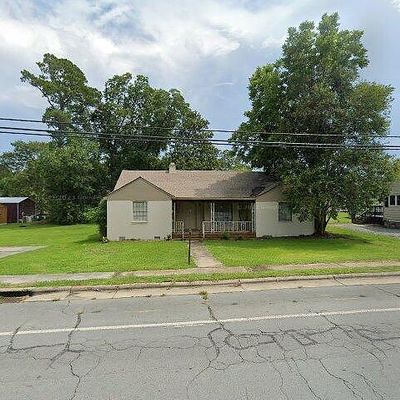 706 W Roseoboro Street, Roseboro, NC 28382