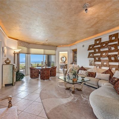 7117 Pelican Bay Boulevard, Naples, FL 34108