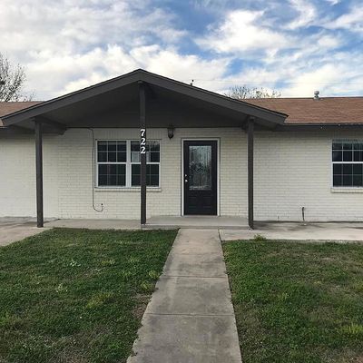 722 Barton St, Uvalde, TX 78801