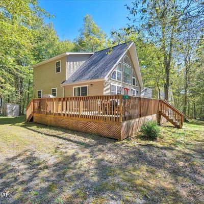 7233 Winnebago Dr, Pocono Lake, PA 18347