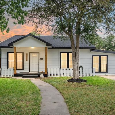 726 W Richard Ave, Kingsville, TX 78363