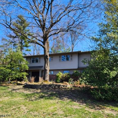 63 Powderhorn Dr, Wayne, NJ 07470