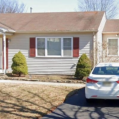 636 Innkeeper Ln, Toms River, NJ 08753