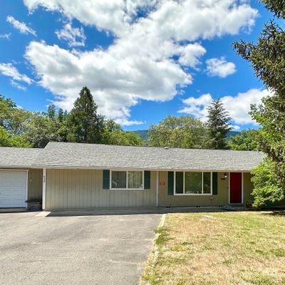 639 Pine St, Rogue River, OR 97537