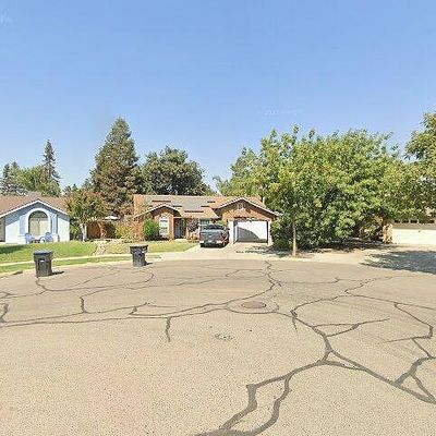 644 E Vine Ct, Visalia, CA 93292