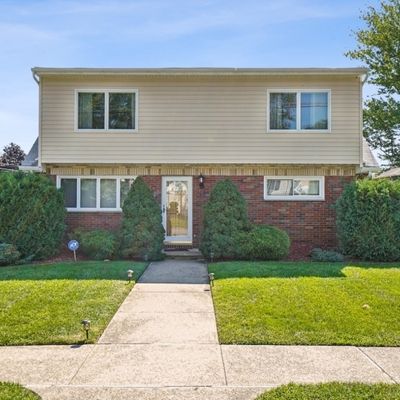 65 Greene Ave, Totowa, NJ 07512