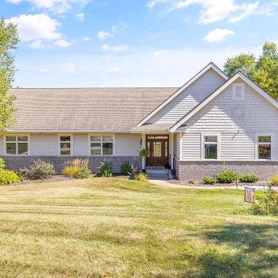 66 Meadow Ln, Delafield, WI 53018