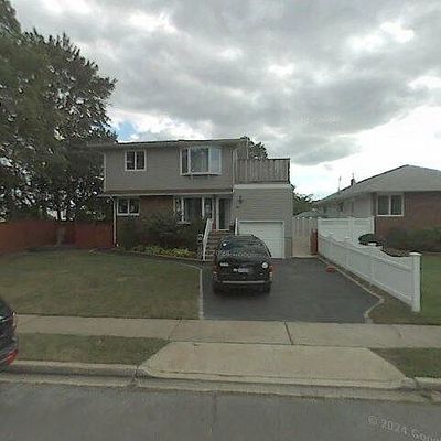 66 Maple Ave, Farmingdale, NY 11735