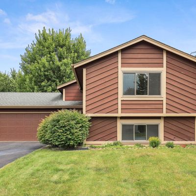 664 Dresden Dr, Chaska, MN 55318