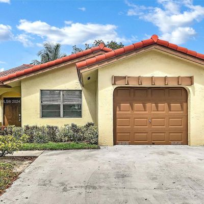 6649 Nw 176 Th Ter, Hialeah, FL 33015