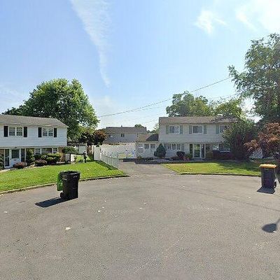 8 Dogwood Ln, Old Bridge, NJ 08857