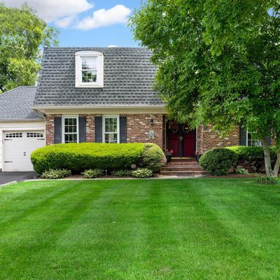 8 Holly Ln, Lawrence Township, NJ 08648