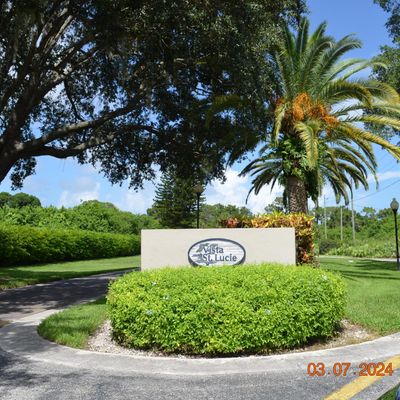 8 Lake Vista Trail, Port St Lucie, FL 34952