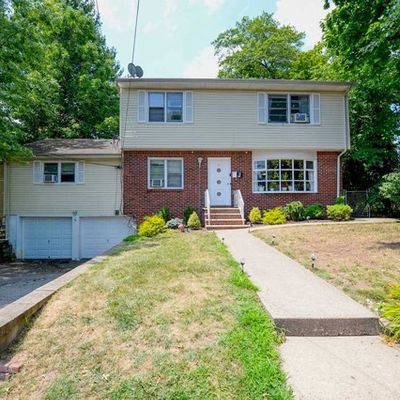 8 Ralph St, Bergenfield, NJ 07621