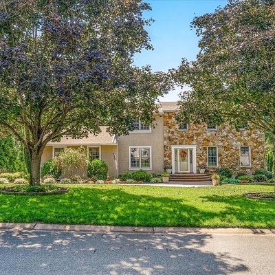 8 Staten Dr, Hockessin, DE 19707