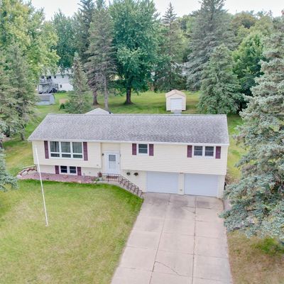 806 Des Moines Dr, Windom, MN 56101