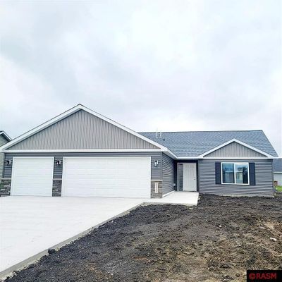 808 Oakwood Trail, Janesville, MN 56048