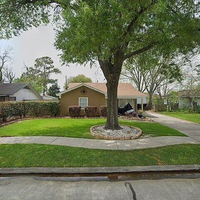 810 Harvard St, Deer Park, TX 77536