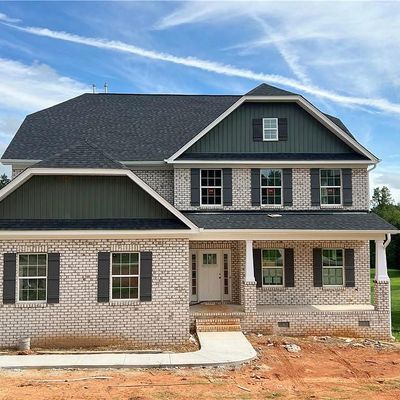 8104 Back Nine Dr, Stokesdale, NC 27357