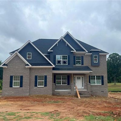 8106 Back Nine Dr, Stokesdale, NC 27357