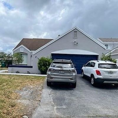 8125 Nw 187 Th Ter, Hialeah, FL 33015