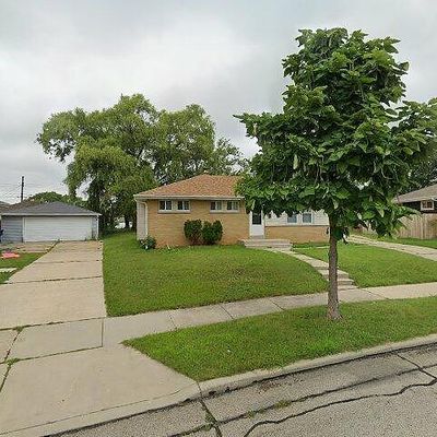 8232 W Winfield Ave, Milwaukee, WI 53218