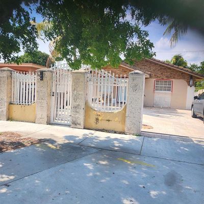 827 E 27 Th St, Hialeah, FL 33013