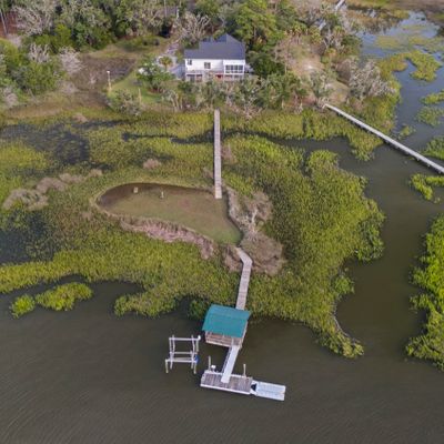 8272 Palmetto Rd, Edisto Island, SC 29438