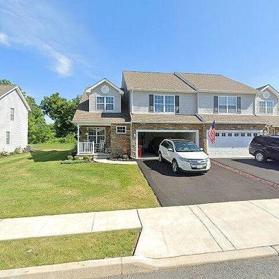 842 S Fork Dr, Easton, PA 18040