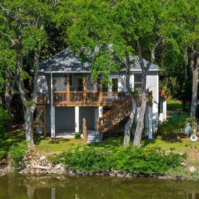 8541 Oyster Factory Rd, Edisto Island, SC 29438