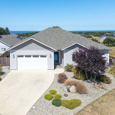 858 Spyglass Dr, Bandon, OR 97411