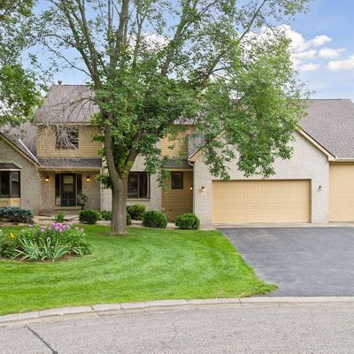 754 Ashley Dr, Chaska, MN 55318