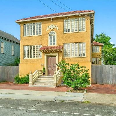 7608 St. Charles Avenue, New Orleans, LA 70118